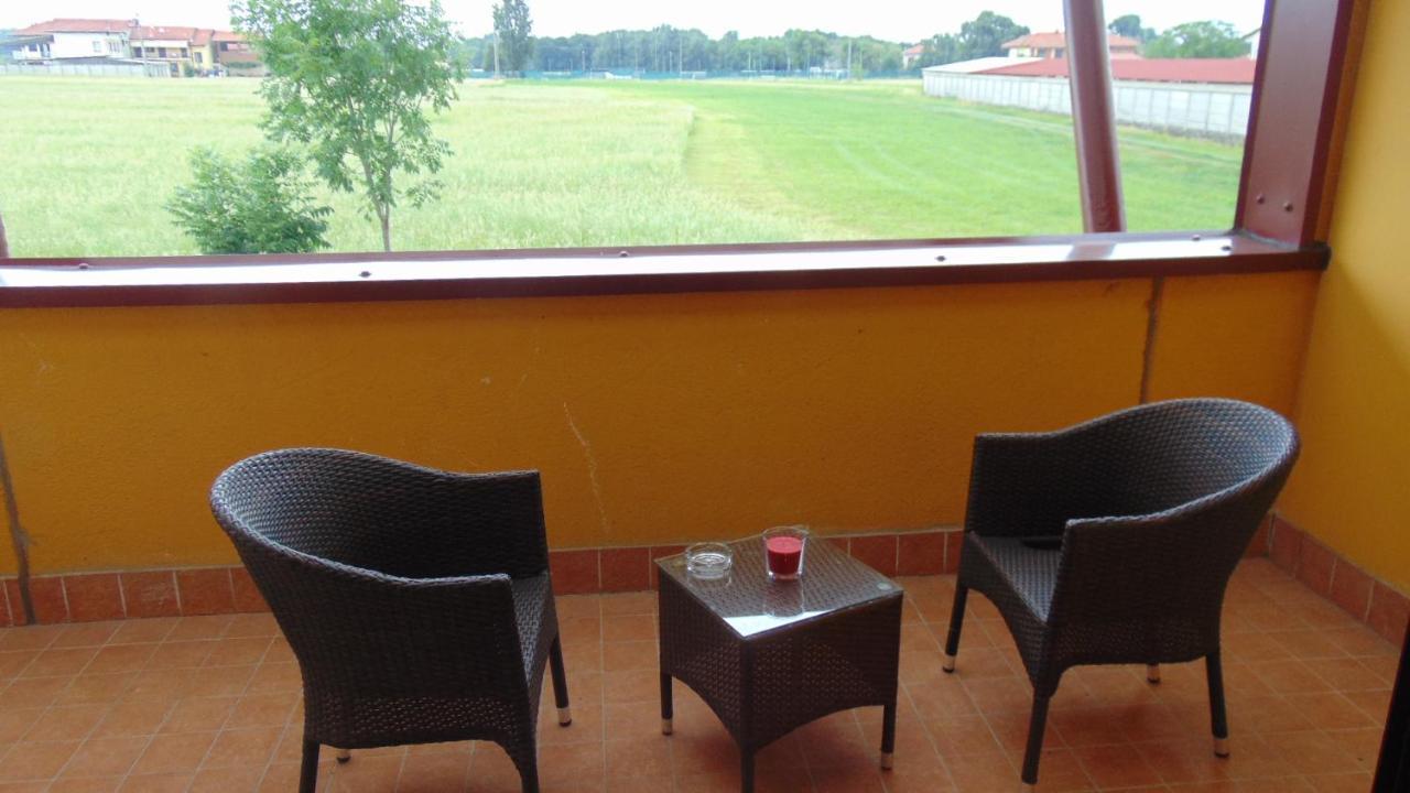 Turin Airport Hotel & Residence San Francesco al Campo Bagian luar foto