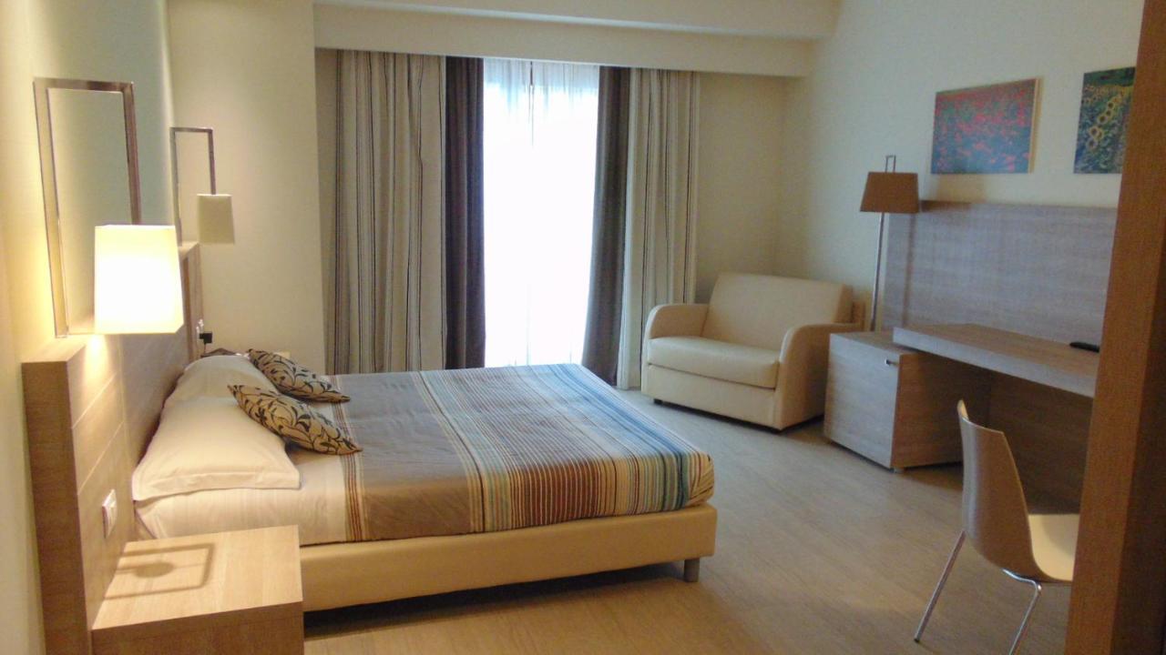 Turin Airport Hotel & Residence San Francesco al Campo Bagian luar foto