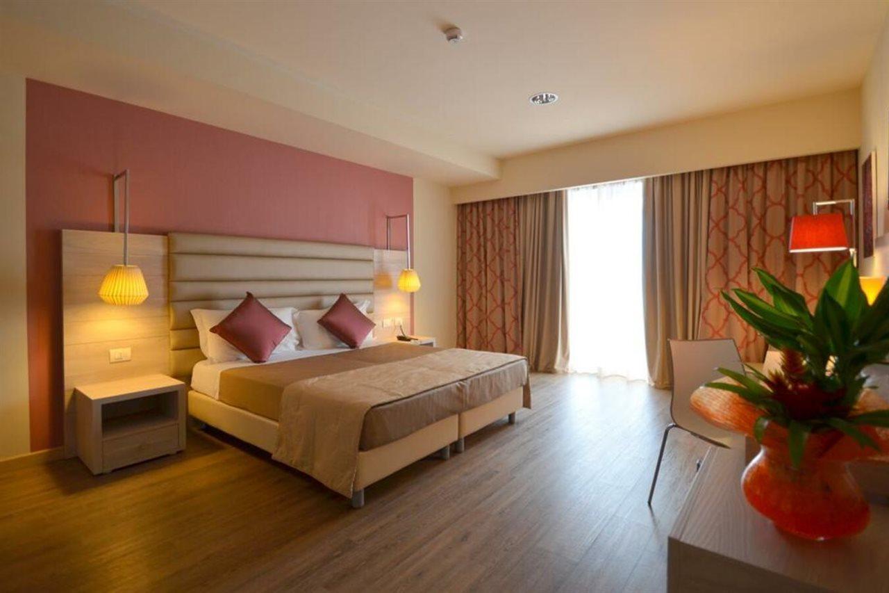 Turin Airport Hotel & Residence San Francesco al Campo Bagian luar foto