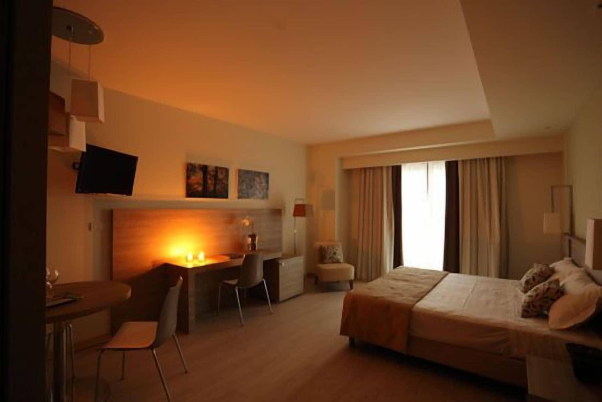 Turin Airport Hotel & Residence San Francesco al Campo Bagian luar foto