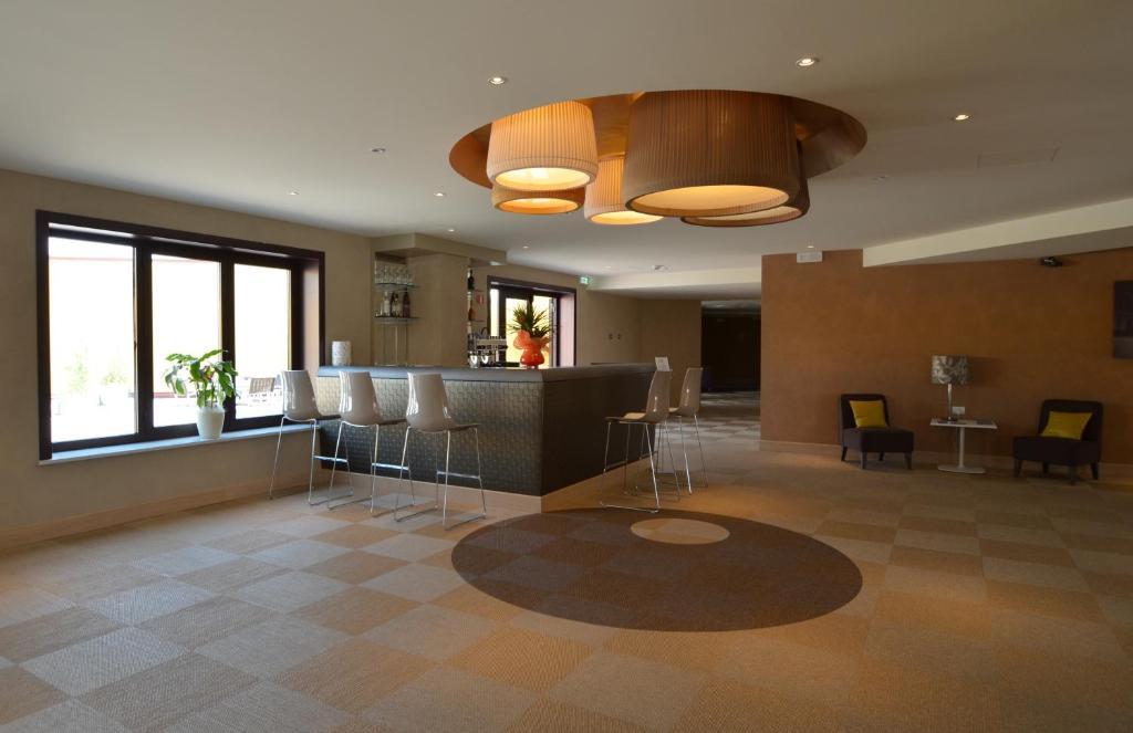 Turin Airport Hotel & Residence San Francesco al Campo Bagian luar foto